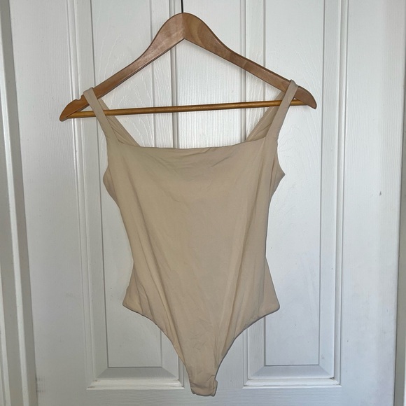 SKIMS Fits Everybody Square Neck Bodysuit -Sand color Size Medium - Picture 3 of 7